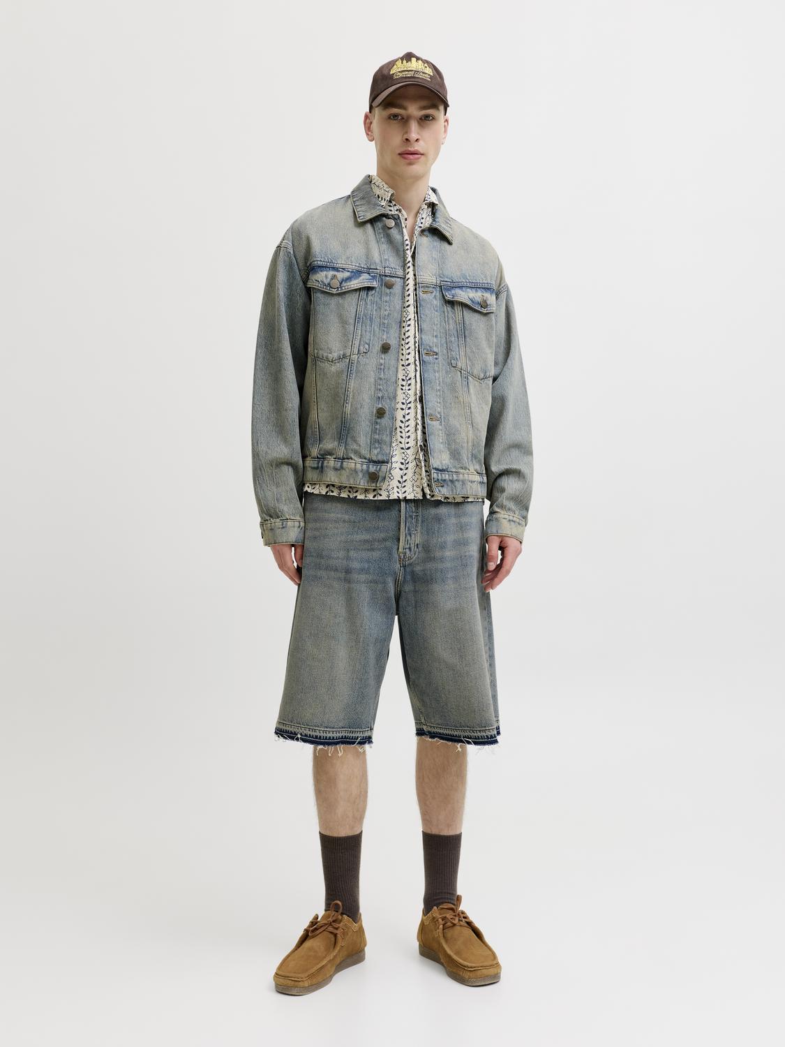 model_shot-front_full